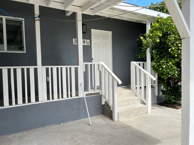 Building Photo - 3934 2nd Ave Unit 3934.5