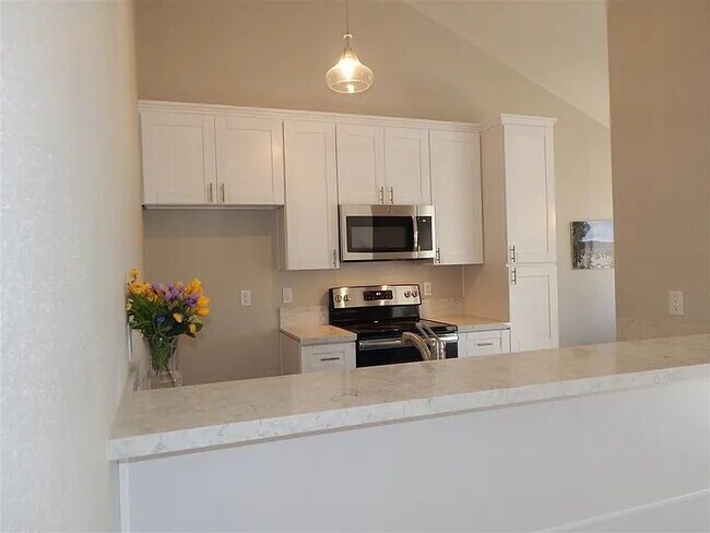 Building Photo - "Charming 1-Bedroom Gem in San Diego – Cozy 692 Sq Ft Retreat!"