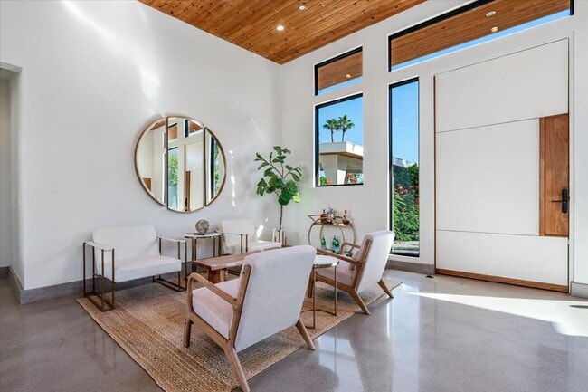 Photo - 524 E Miraleste Ct