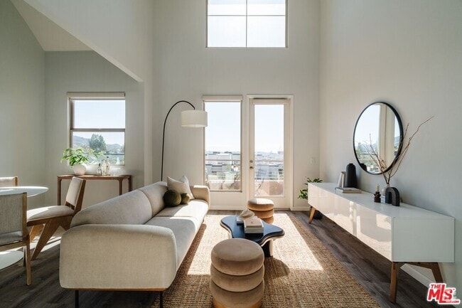 Building Photo - 201 E Angeleno Ave Unit 416 Rental