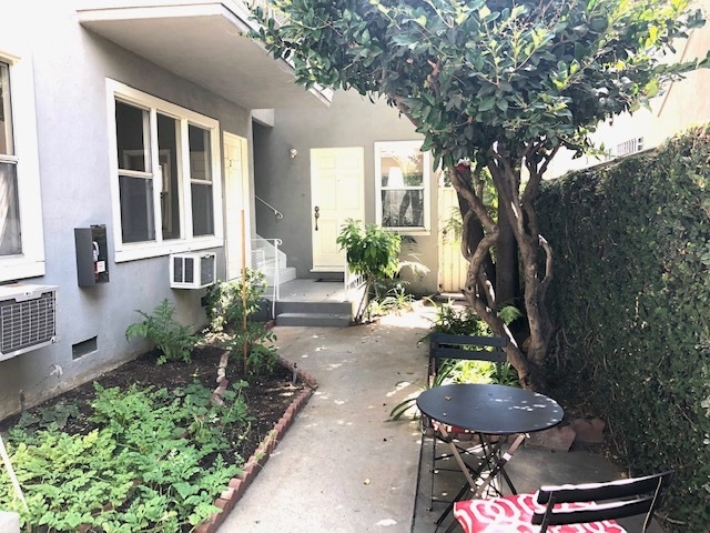 Photo - 1320 N Martel Ave Unit 6