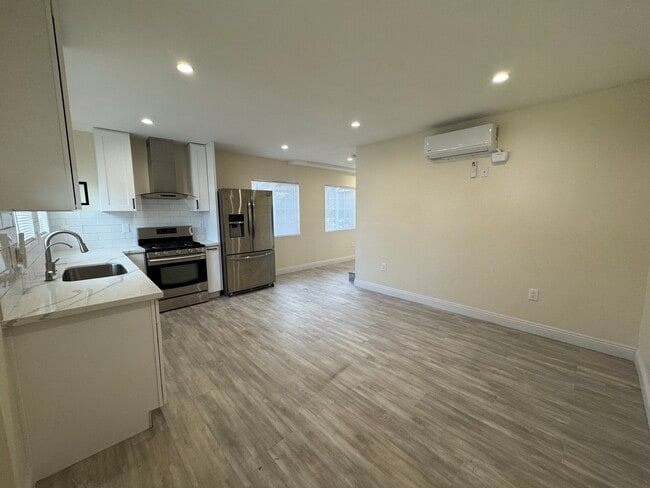 Photo - 756 Harps St