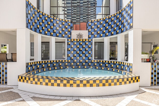 Fountain - 600 Front Apartments