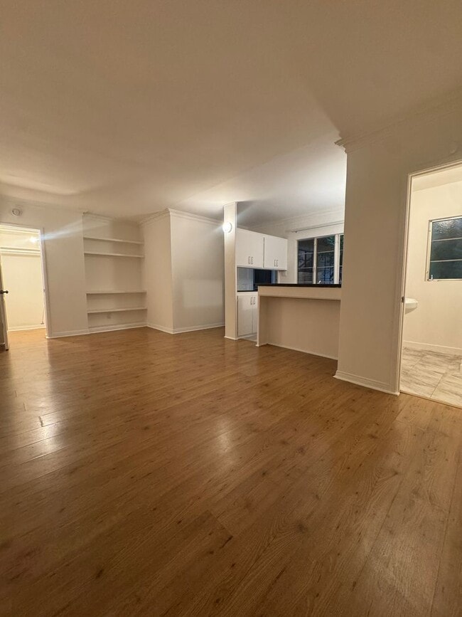 Photo - Hayworth Courtyard Apartments – West Hollywood Living