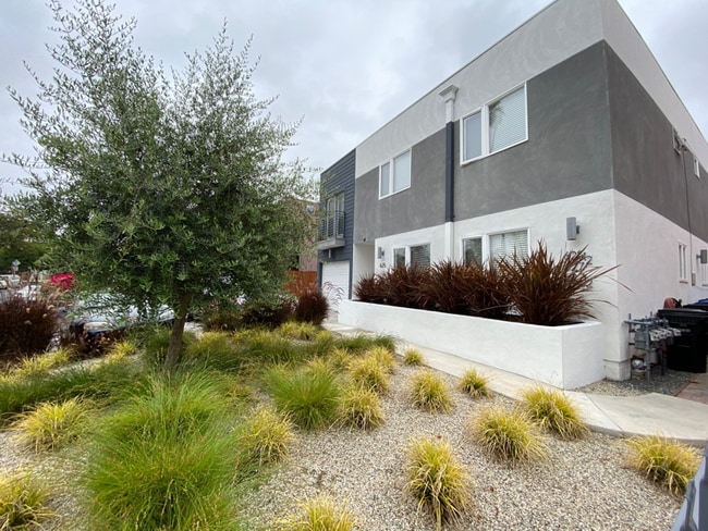 Building Photo - 627 N Mariposa Ave Rental