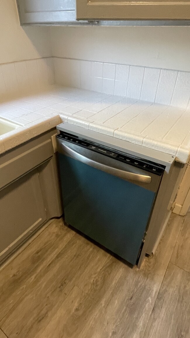 Photo - 2425 Silver Lake Blvd Unit 2425-B