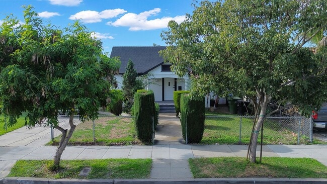 Photo - 4059 Denker Ave