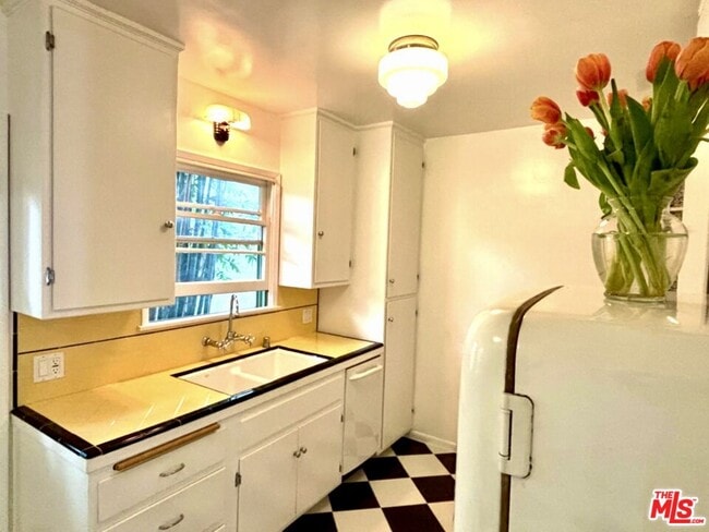 Building Photo - 1325 Washington Ave Unit B