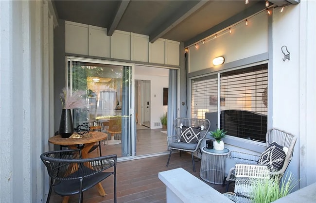 Live the ultimate Huntington Beach lifesty... - Live the ultimate Huntington Beach lifesty... Apartment Unit #102