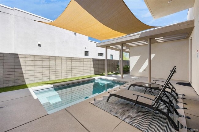 Photo - 825 Fountain Dr