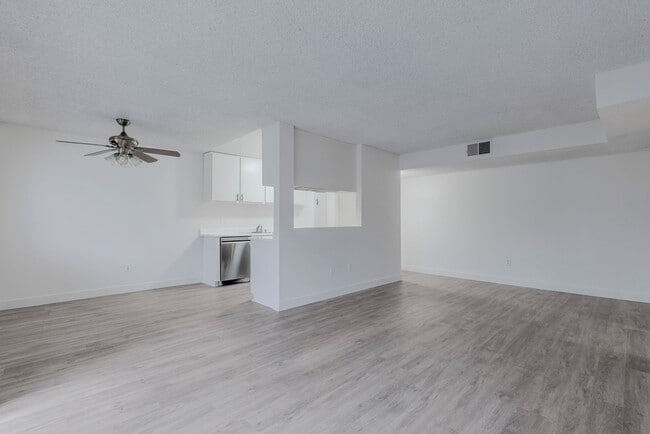 Photo - Chatsworth Rent This Now Unit SVEN