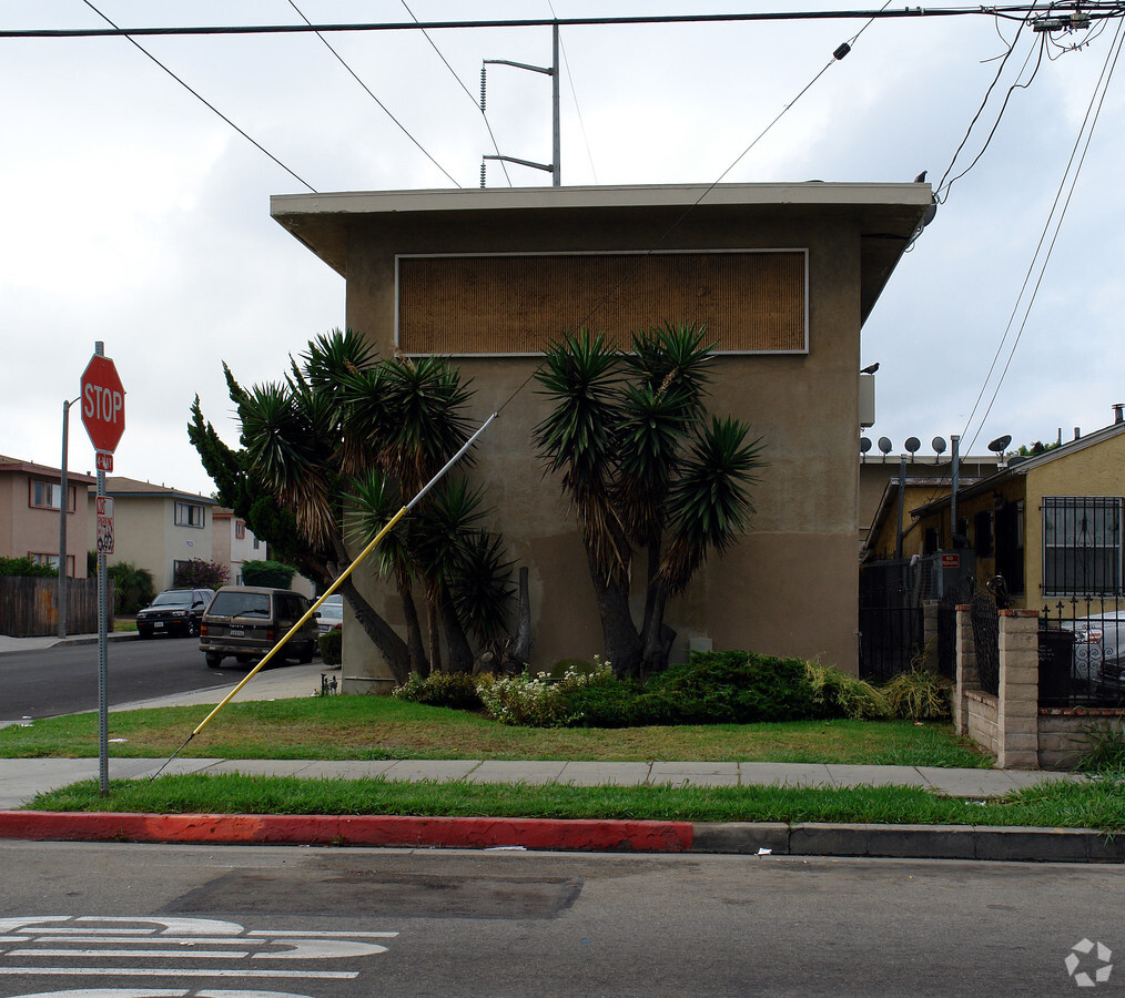 11819 Eucalyptus Ave - 11819 Eucalyptus Ave. Apartments