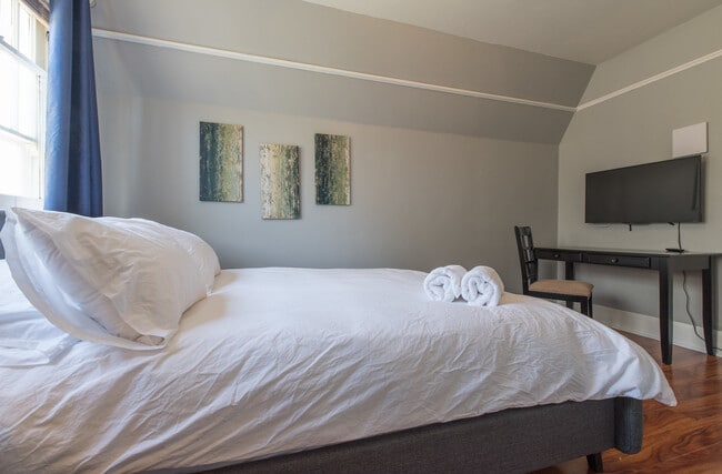 Photo - 1023 W 24th St Unit Room A