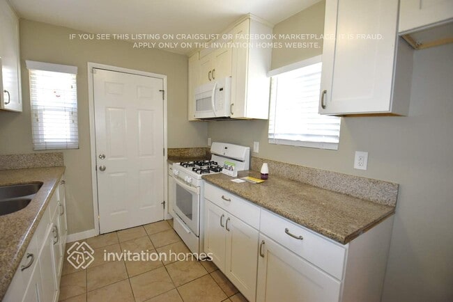 Photo - 2010 N Corlett Ave