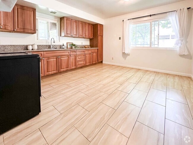 Building Photo - 240 San Marcos St Rental
