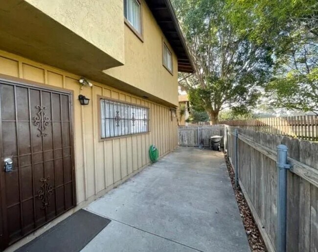 LOCATION & PRIVACY! Spacious 3 br Condo wi... - LOCATION & PRIVACY! Spacious 3 br Condo wi... Unit 93