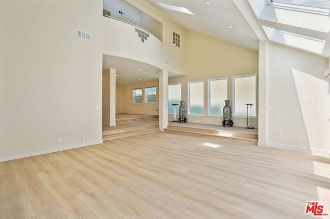 Building Photo - 5131 Campo Rd Rental