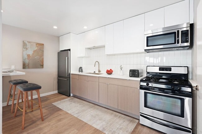 Photo - Awesome Updated 1 Bedroom Apartment @ The ... Unit 6305 Stanley Avenue #15