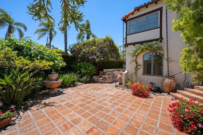 Photo - Kensington Exceptional Location 4Bed 3.5 Bath Private Gated Spanish Estate like property