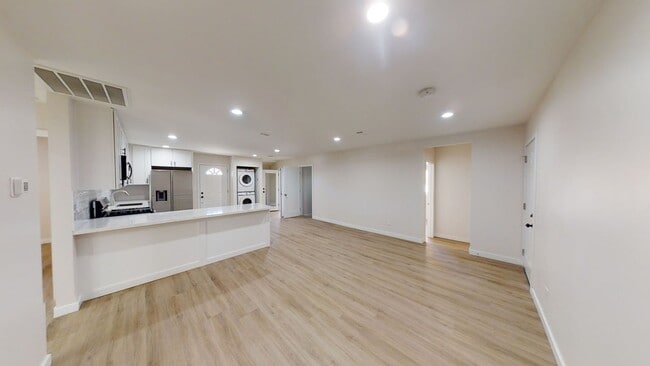 Photo - 5BD/2BA on Ewing!!