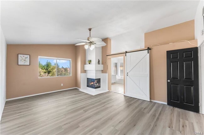 Photo - 39566 Dunbar St