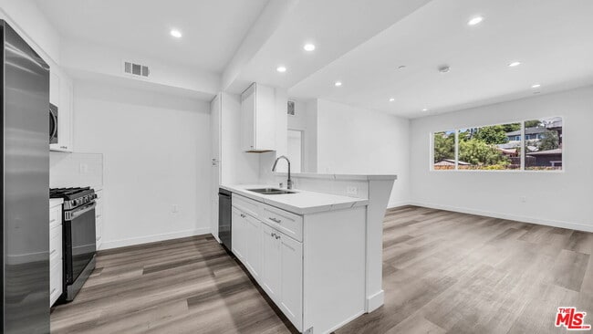 Building Photo - 627 N Dillon St Unit 207 Rental