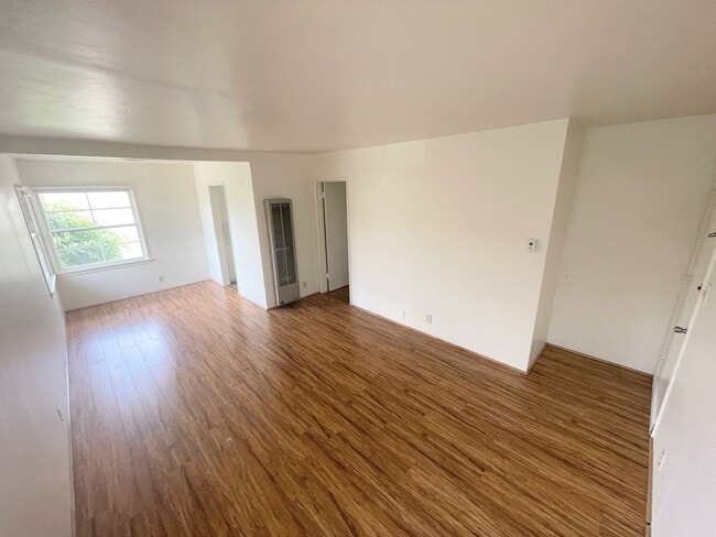 Photo - Simple, vintage, and beautiful! 1bd/1ba near Downtown NoHo and arts district Unit 11047 #7