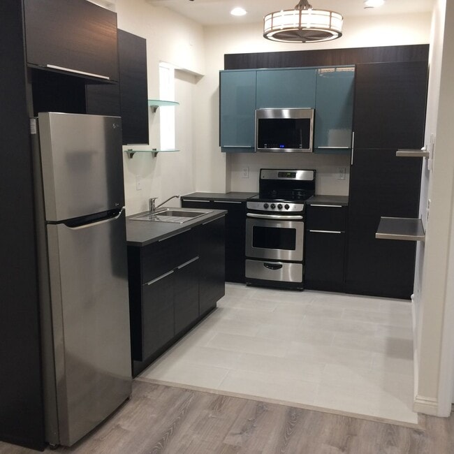 Updated centrally located 2 bedroom 1 bath - Updated centrally located 2 bedroom 1 bath