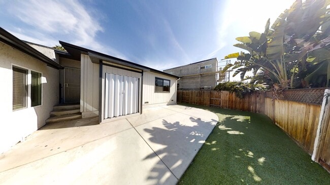 Photo - Newly Renovated (2022)! 7BD/3BA (Lease out...