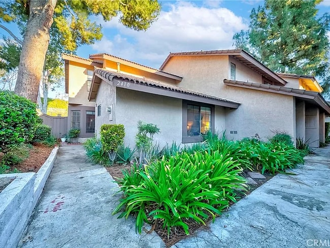 Building Photo - 2410 Plaza De Vista