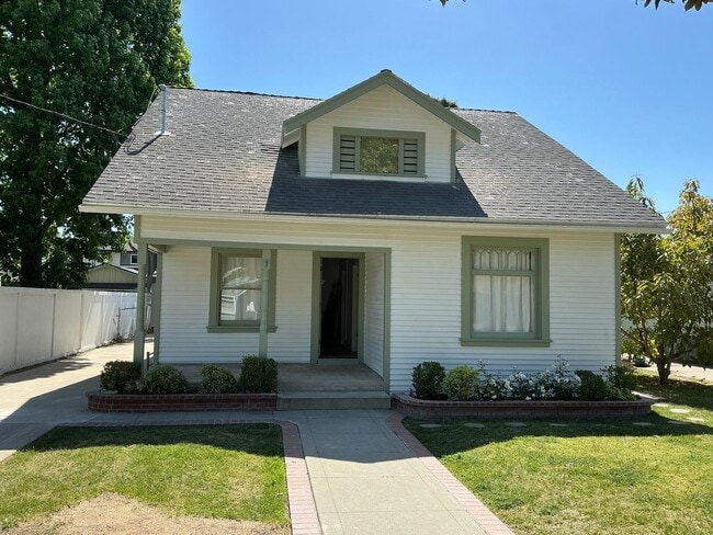 Beautiful 4 Bedroom 2 Bath Home in Old Tow... - Beautiful 4 Bedroom 2 Bath Home in Old Tow...
