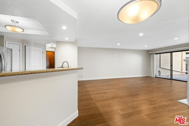 Photo - 1633 S Bentley Ave Unit 101