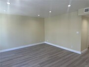 Photo - 219 E Maple St Apartment