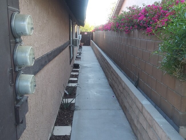 Building Photo - 66555 Buena Vista Ave Unit APT C