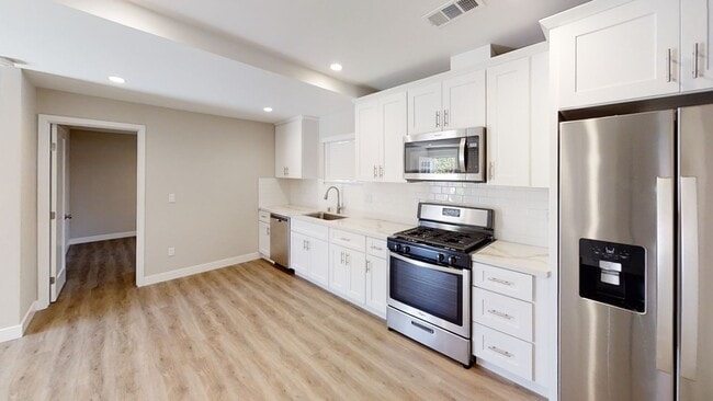 Photo - 3BD/1BA on 63rd!