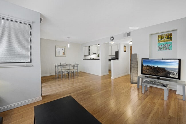 Photo - 435 Virgil Ave Unit 102