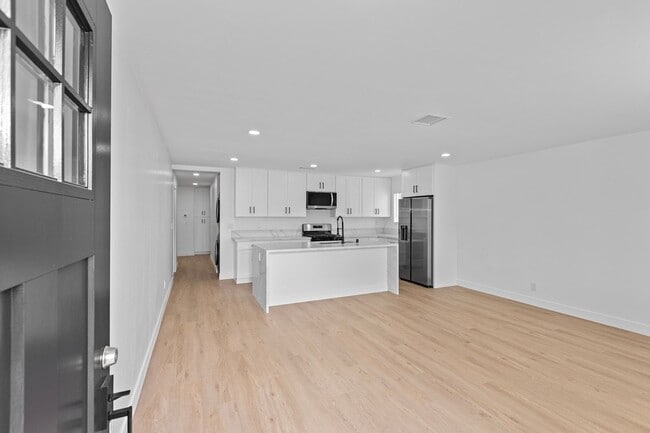 Photo - 4 bed main house!