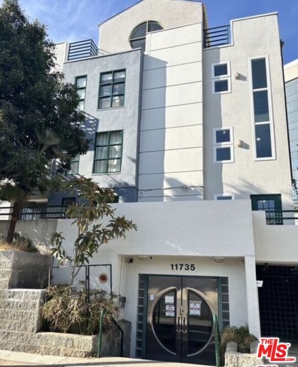 Building Photo - 11735 Dorothy St Unit 201