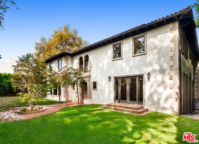 Building Photo - 11159 La Maida St