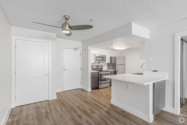 1BR, 1BA - 755SF - Dining - Market Street Square