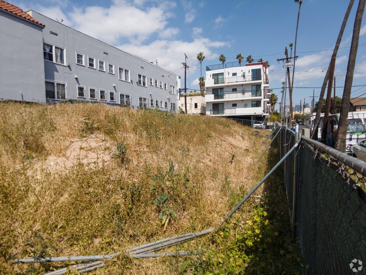 APR 2022 - 936 S Mariposa Ave