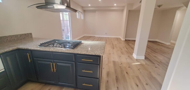 Photo - 1614 W 146th St