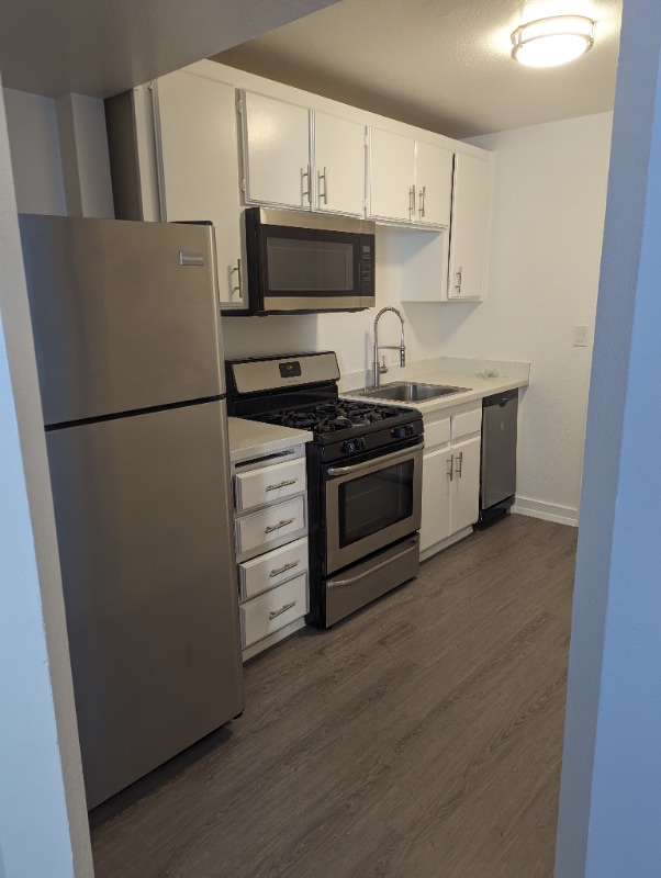 Building Photo - 7014 Lanewood Ave Unit 11