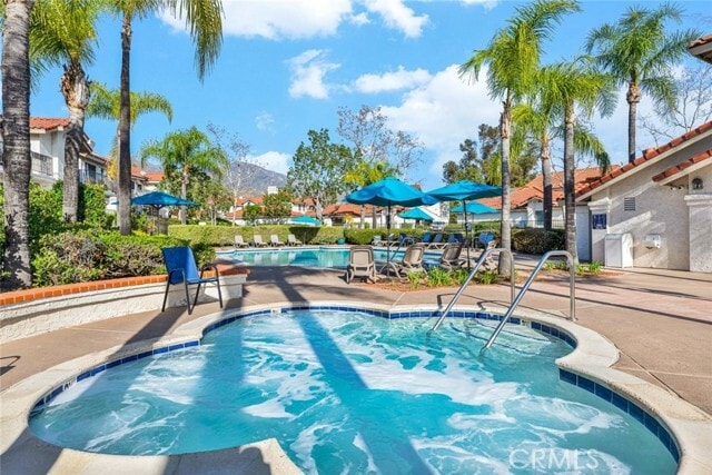 Building Photo - 10 Pantano