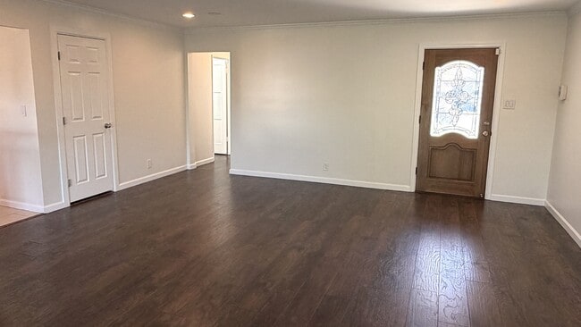 Photo - 3069 Hackett Ave