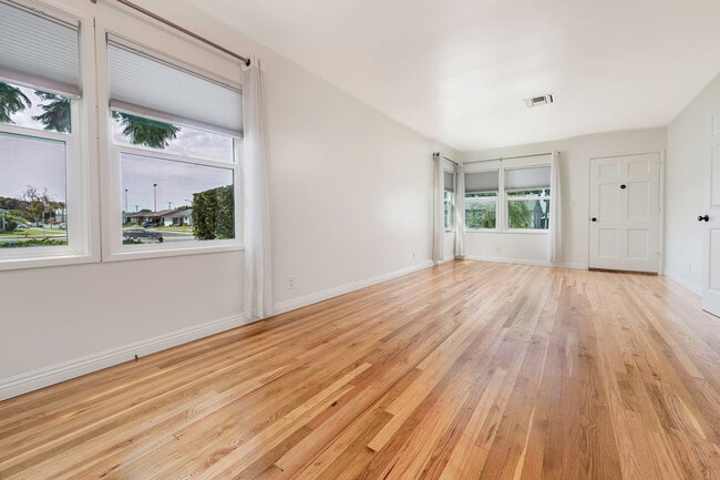 Photo - 4906 Fidler Ave