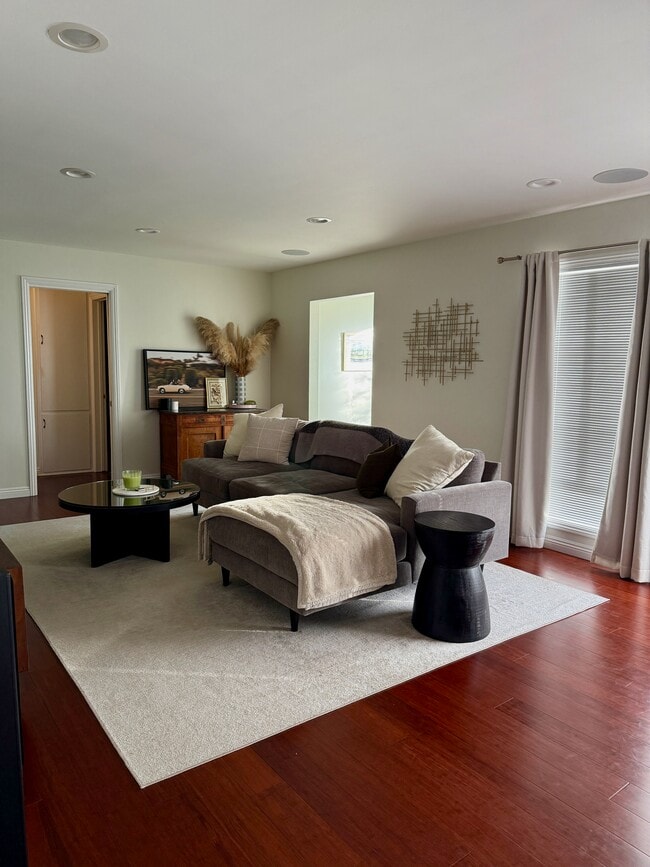 Living Room - 26247 Ocean View Ave