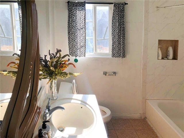 Photo - 832 Olney St