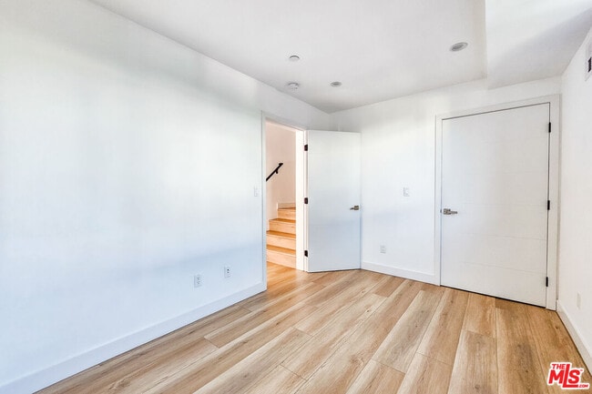 Photo - 1923 Carmona Ave