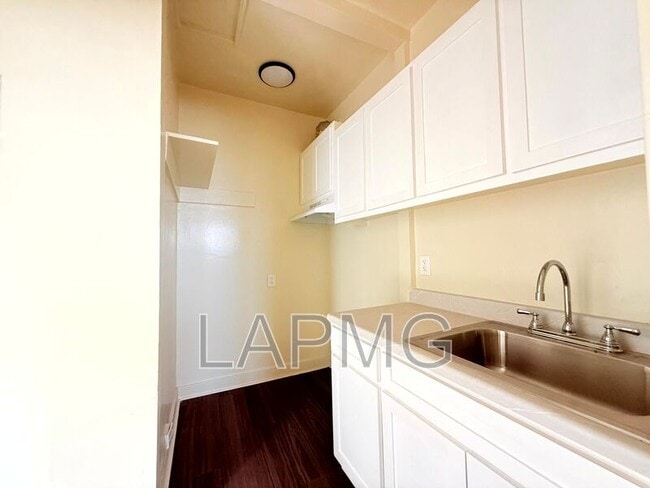 Photo - 1614 N Kenmore Ave